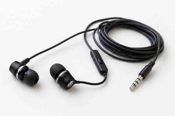 Wired earbuds