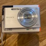 camera digital sony w830​ feature image